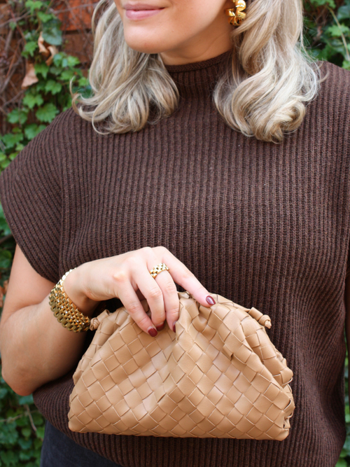 Necklaces, Bracelets, Earrings, Scarves, Clutches and More Accessory