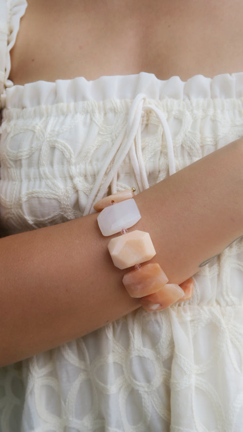 Brooklyn Bracelet - Peach Moonstone