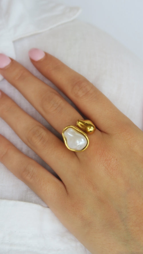 Abstract Pearl Ring