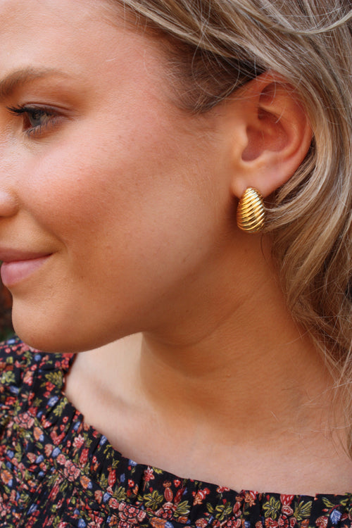 Ribbed Teardrop Earrings