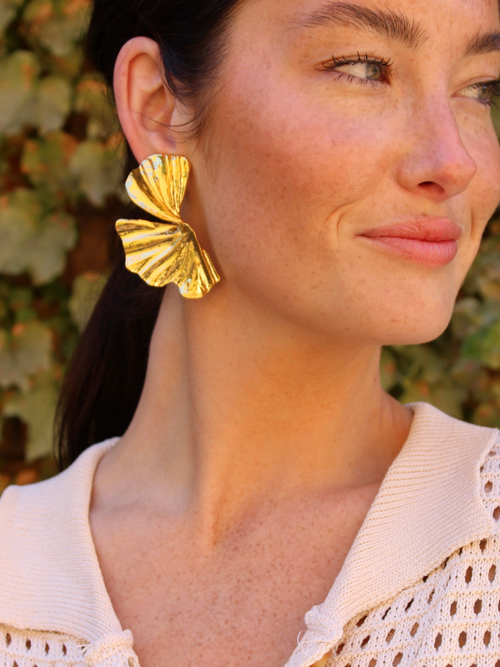 Necklaces, Bracelets, Earrings, Scarves, Clutches and More Accessory